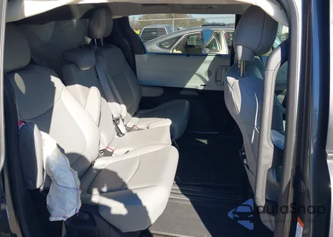 2025 Toyota Sienna Xle z USA, uszkodzony, nr VIN 5TDJRKEC1SS268774